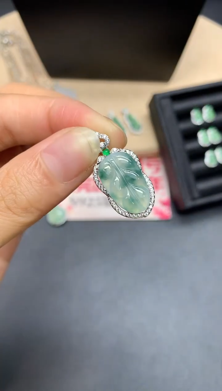 【闪购商品】翡翠吊坠(不含链)银S925镶嵌叶子【多样性发其一】