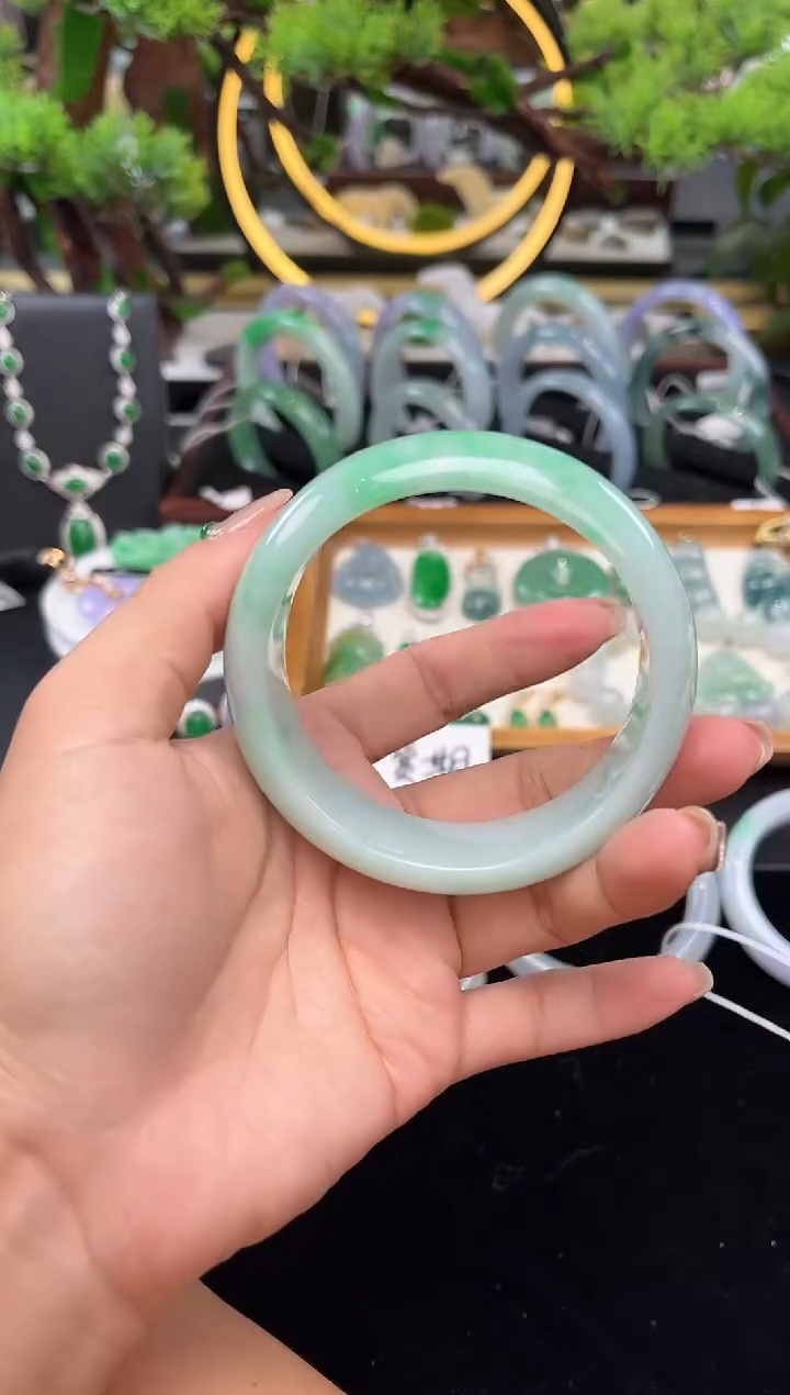 未镶嵌手镯翡翠手镯