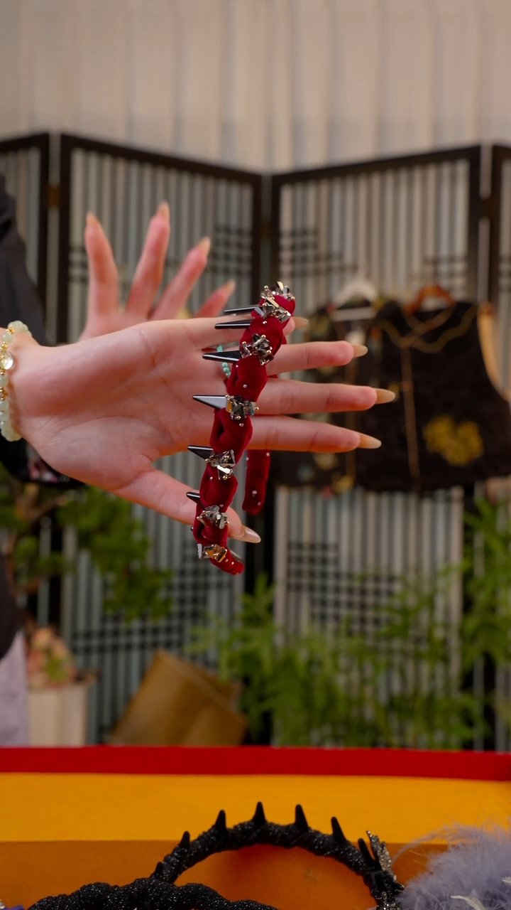 织绣非遗绒花苏绣饰品