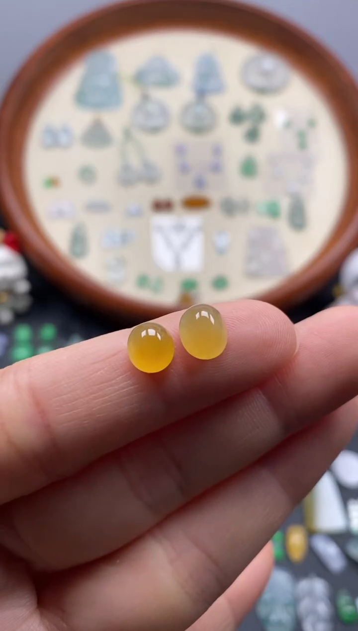 颈饰未镶嵌翡翠高冰黄翡蛋面1对/芬