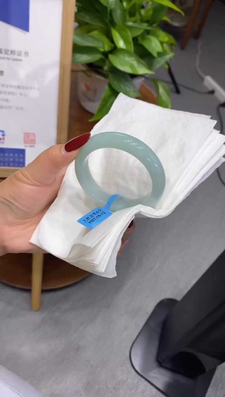 【闪购商品】翡翠手镯未镶嵌多人0001559