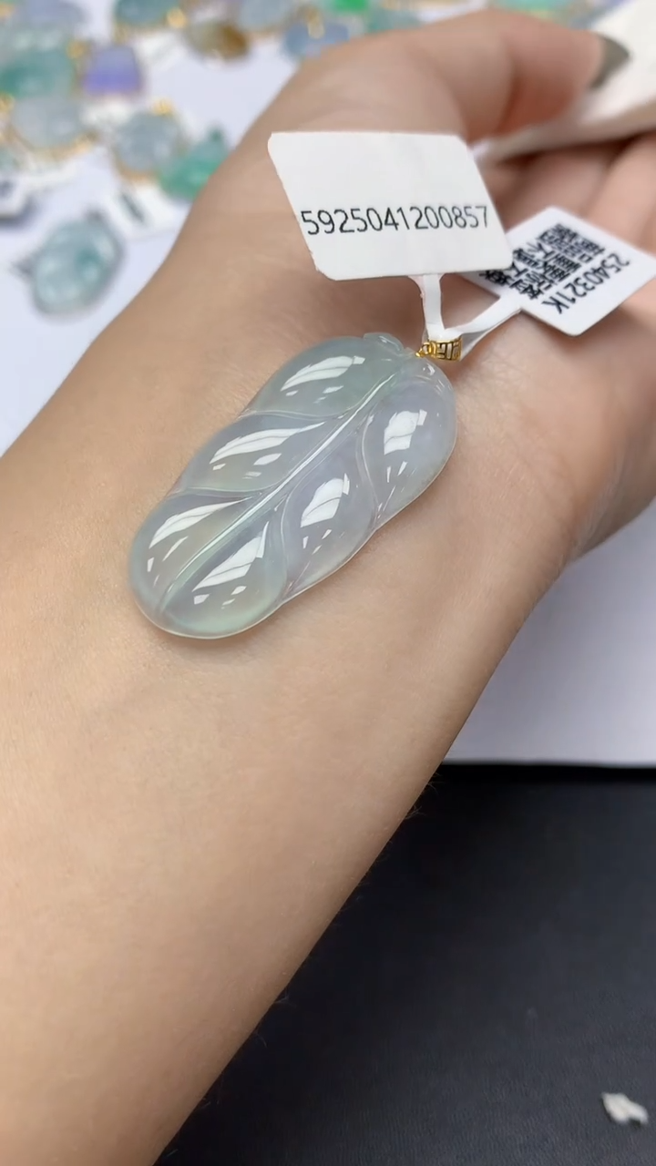 翡翠18K金镶嵌颈饰天然a货翡翠