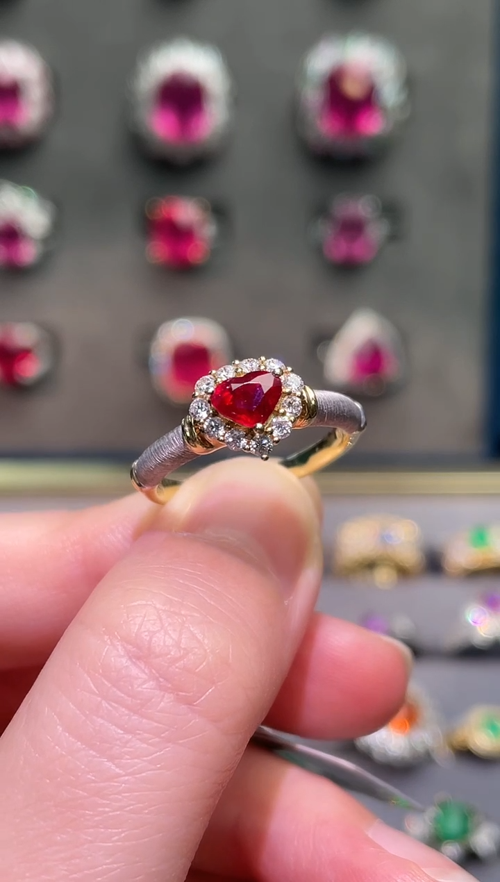红宝石戒指18K金镶嵌/莫桑比克/无烧鸽血红/0.58ct