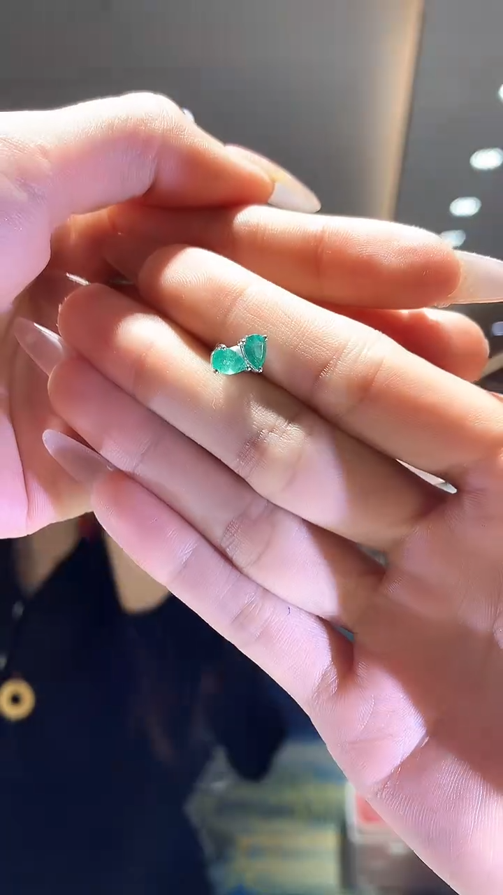 【闪购商品】祖母绿耳饰18K金镶嵌祖母绿耳饰