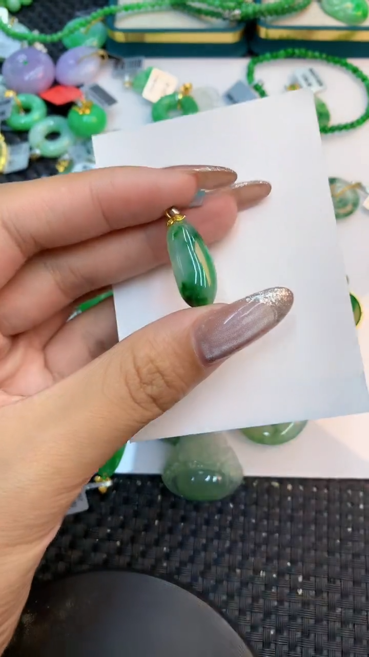 颈饰18K金镶嵌翡翠1