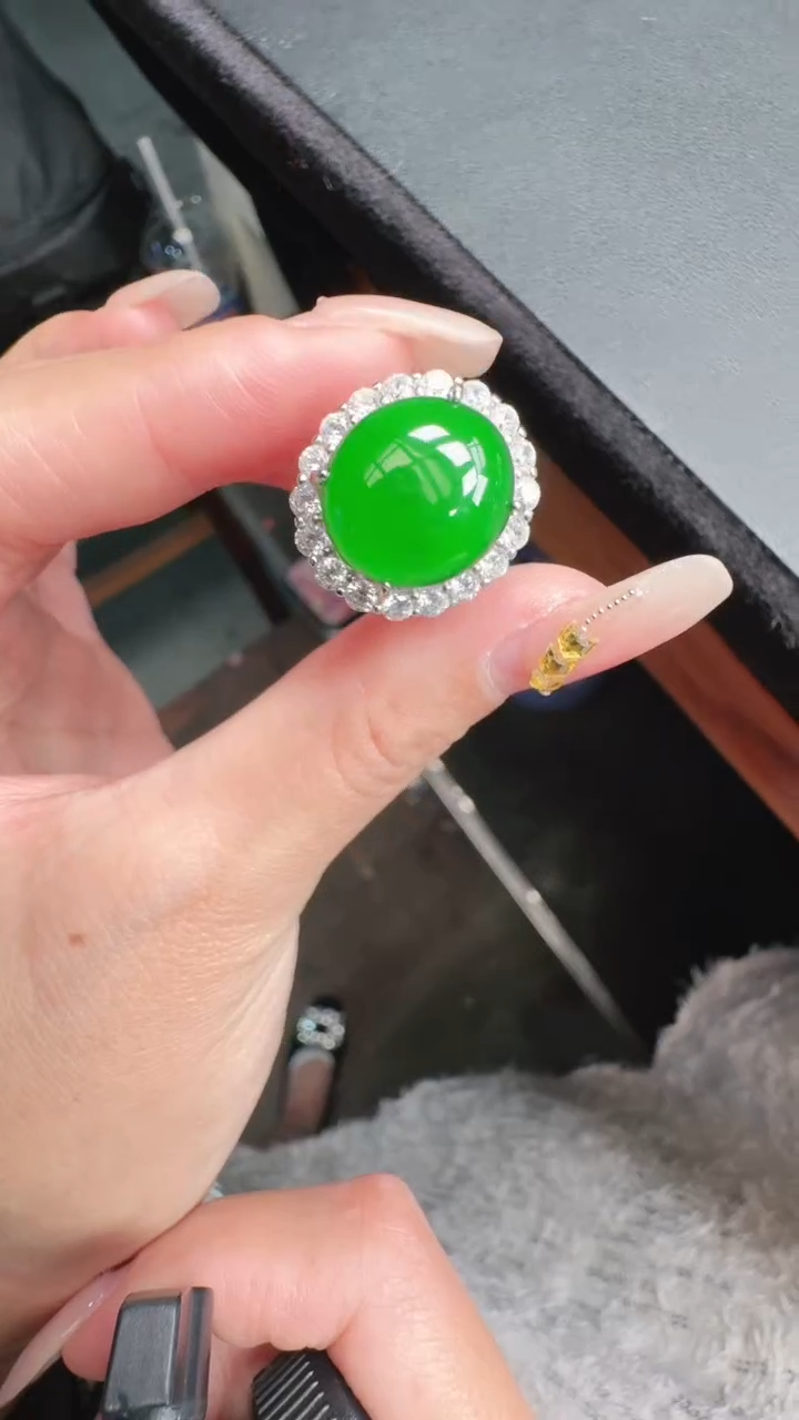 未镶嵌定制翡翠A货有轻微色差属于正常现象，戒指1