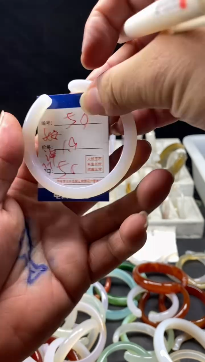 手镯玛瑙/玉髓未镶嵌50