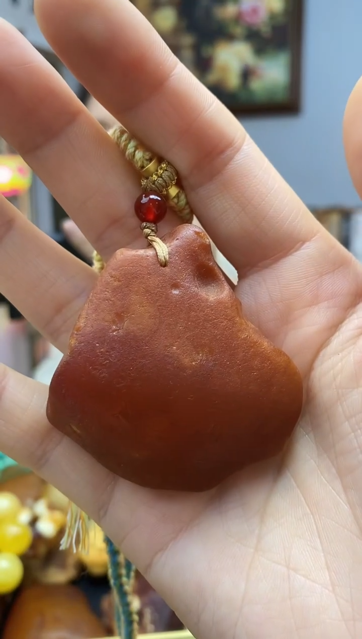 未镶嵌颈饰琥珀吊坠