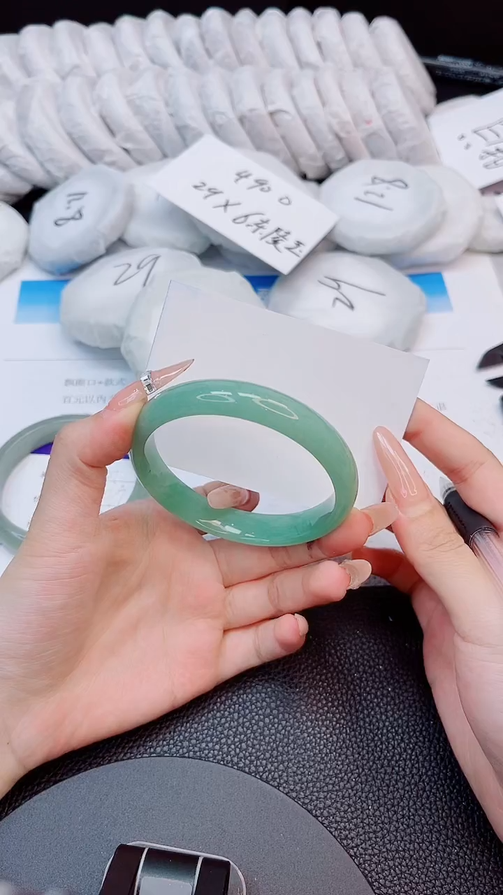 未镶嵌手镯石英质玉108-60