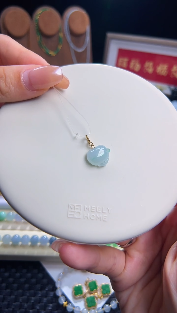 吊坠(不含链)18K金镶嵌翡翠冰胶小苹果提溜！一抹金丝绿！巨漏！