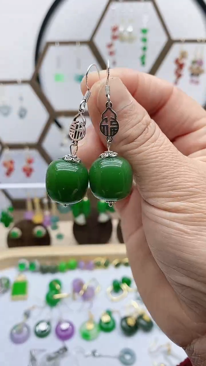 未镶嵌石英质玉（天山翠）耳饰172