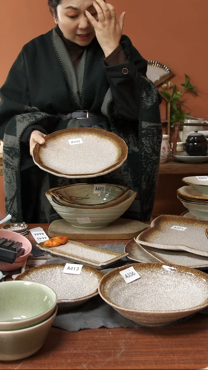 陶瓷A332 一个花边陶瓷粗陶盘子可能微瑕