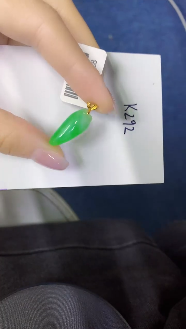 颈饰18K金镶嵌翡翠缅甸天然翡翠A货