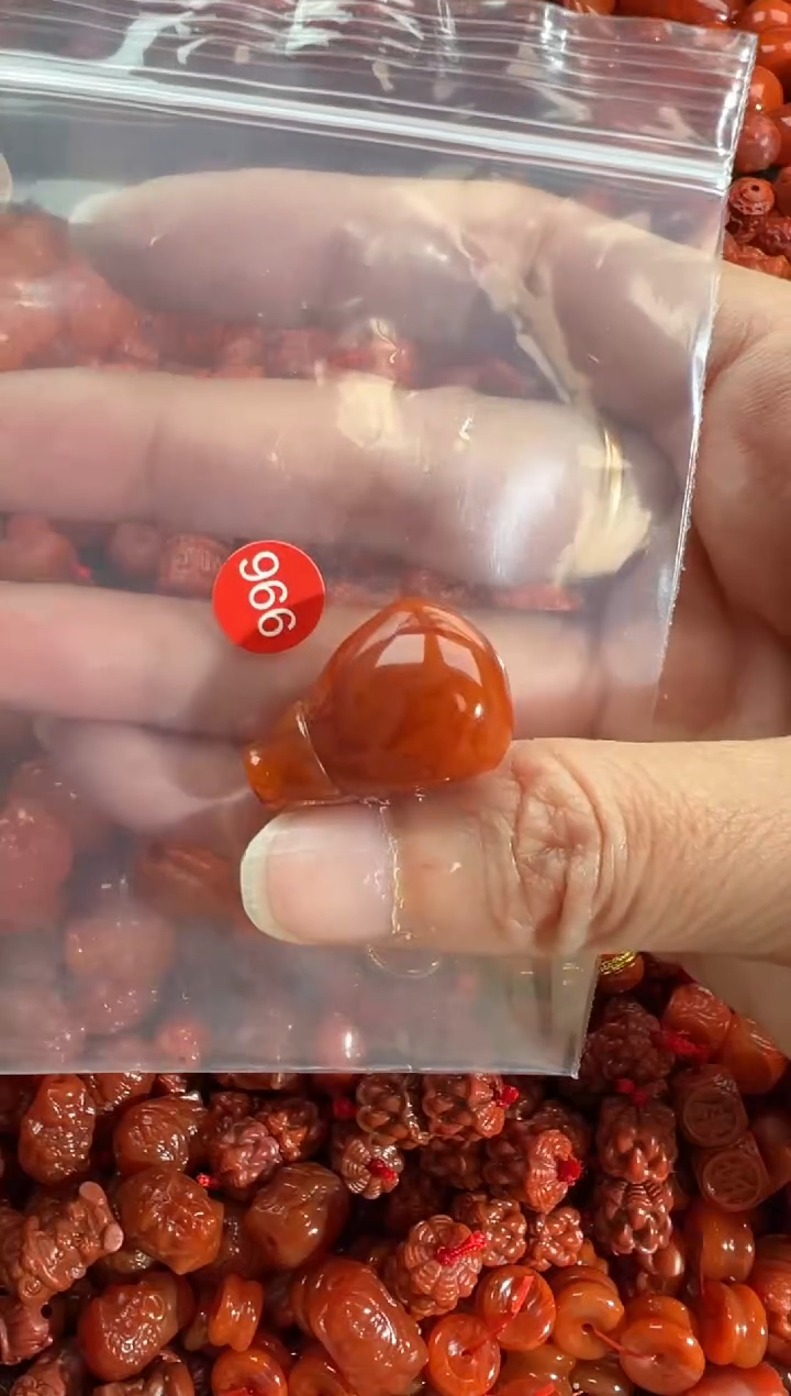 南红玛瑙未镶嵌颈饰1