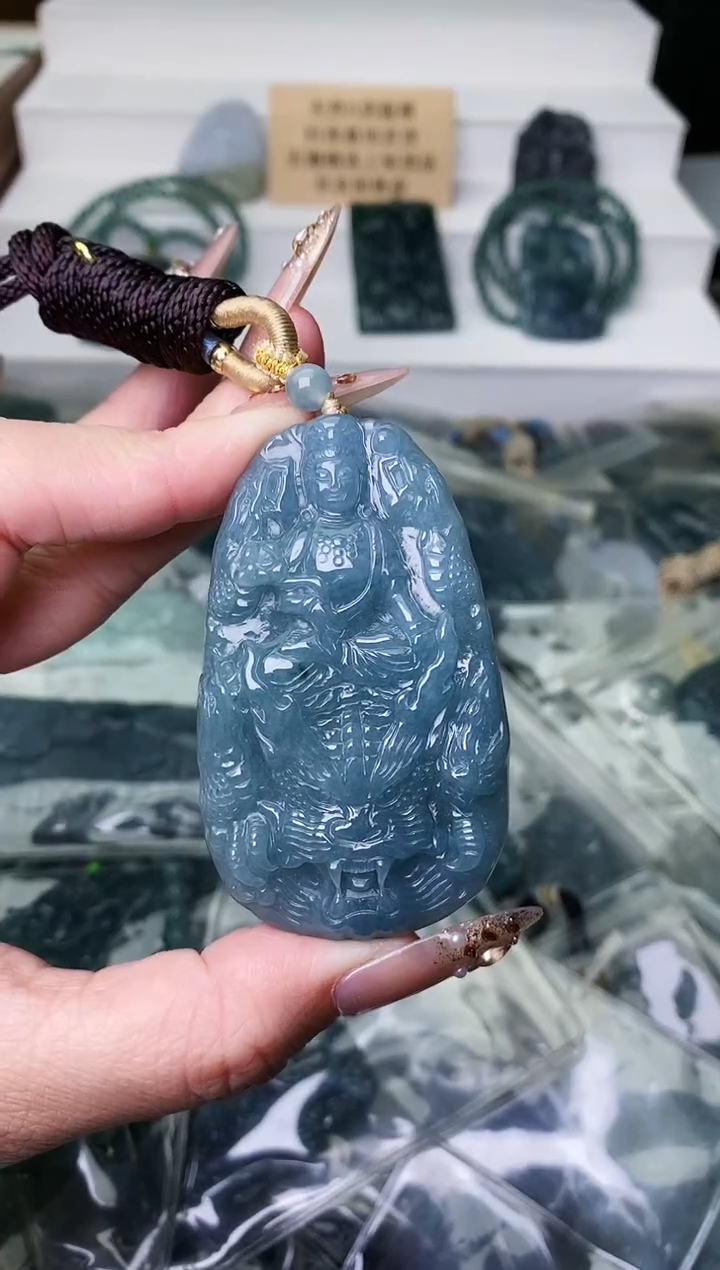 颈饰未镶嵌翡翠 