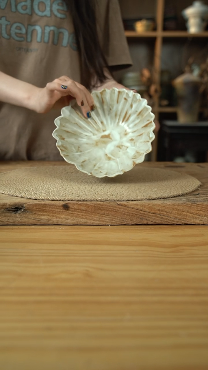 粉影系列的8英寸贝壳盘1个