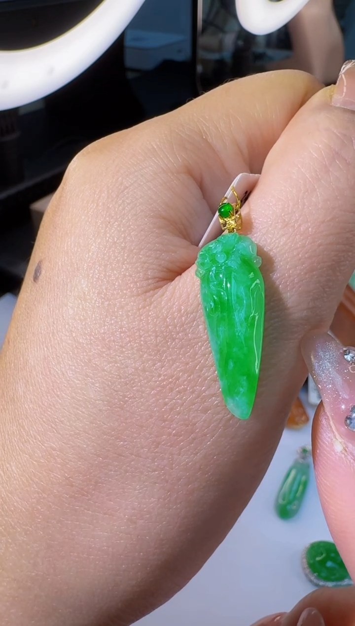 【闪购商品】翡翠颈饰18K金镶嵌缅甸翡翠A货吊坠