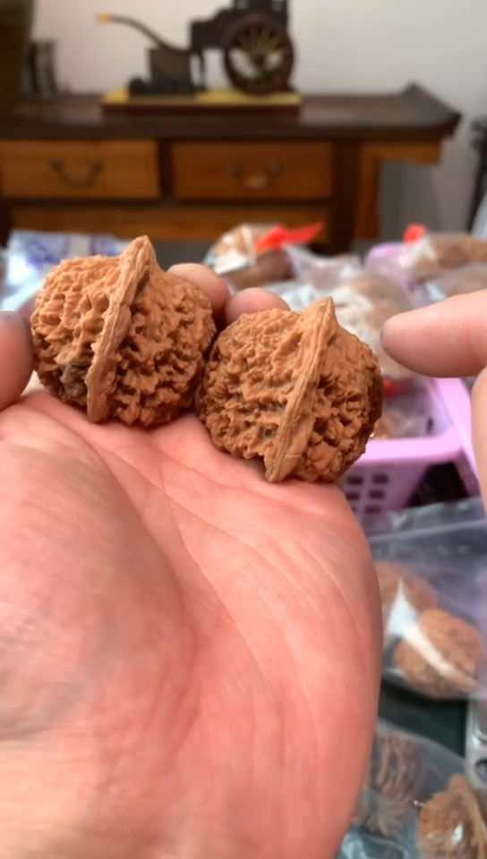 【闪购商品】文玩核桃吊坠满天星核桃