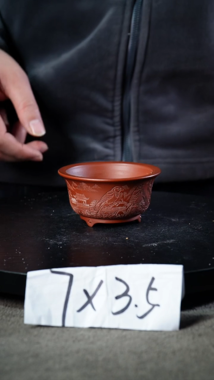 A宜兴紫砂小花盆