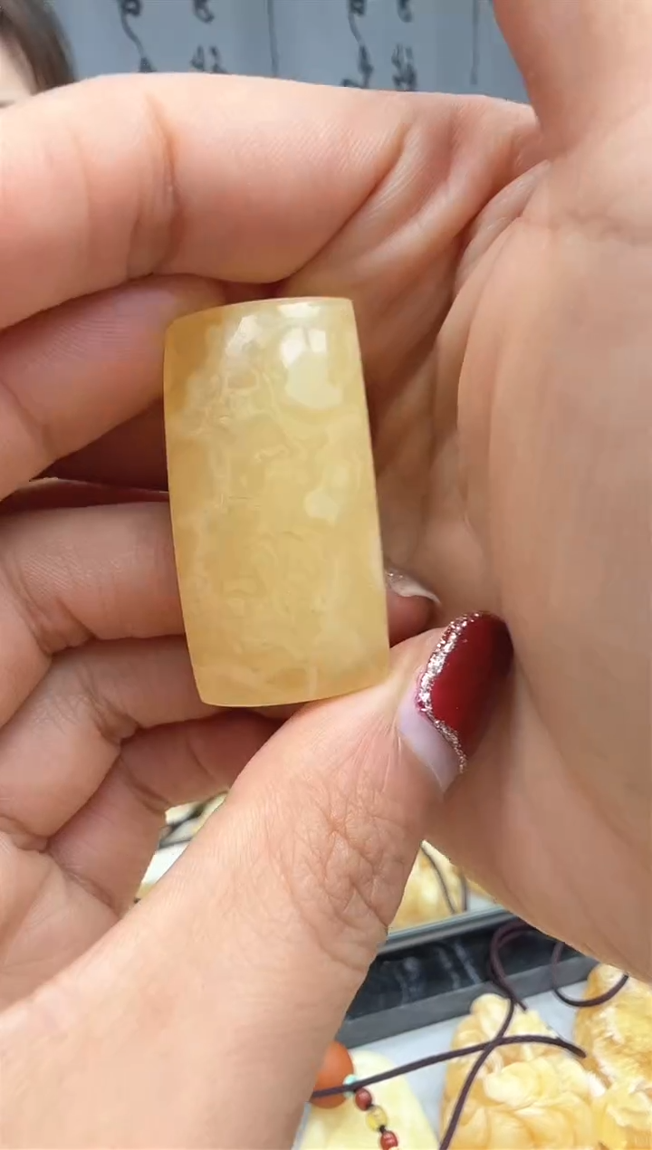 【闪购商品】琥珀裸石未镶嵌挂坠