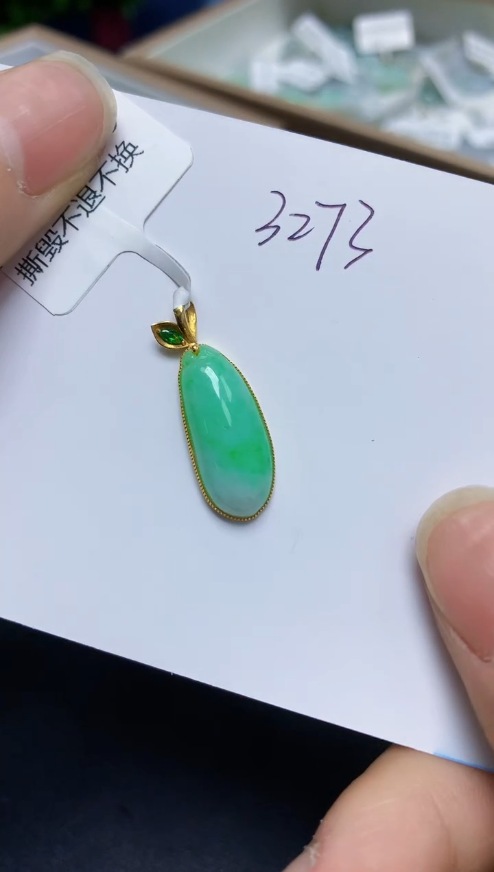 翡翠18K金镶嵌颈饰 天然翡翠A货