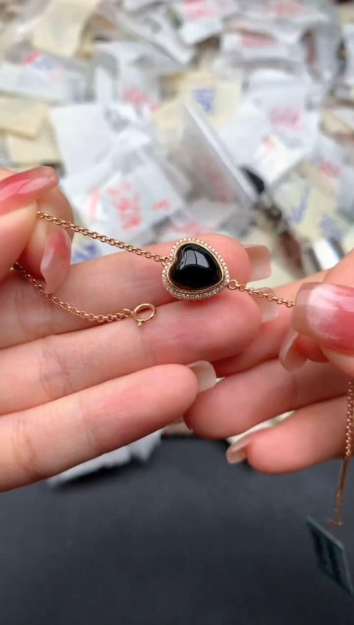 18K金镶嵌挂件翡翠一