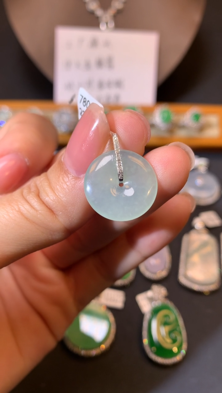 【闪购商品】翡翠颈饰18K金镶嵌吊坠