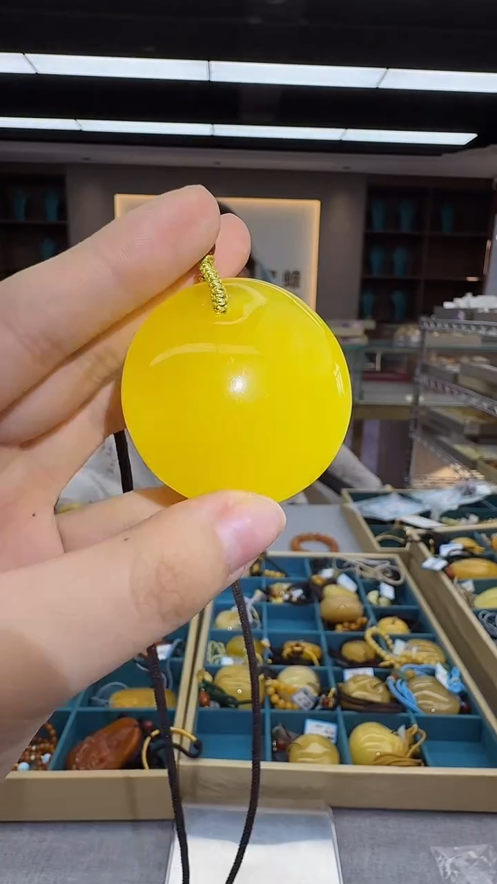 琥珀颈饰未镶嵌260秒拍号 假一罚三 