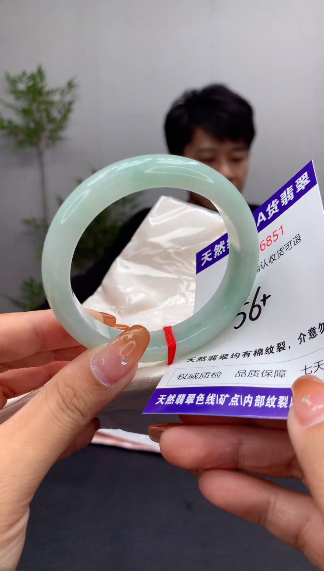 未镶嵌手镯翡翠有纹，完美者勿拍