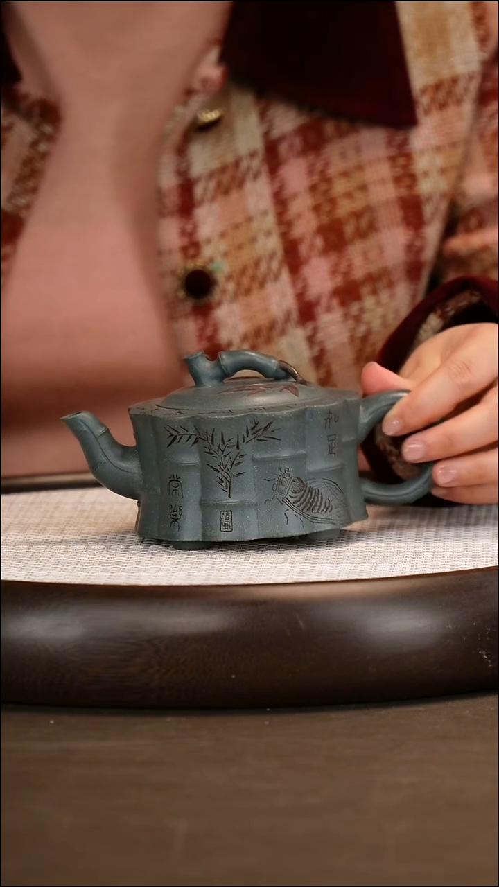 茶壶紫砂啸*风【赵克南】绿泥 十二竹  270cc