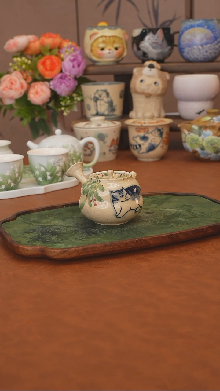 刘十三 猫猫侧把壶