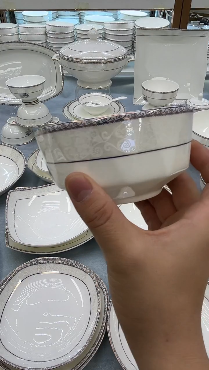 骨瓷玲珑4.5钻石4个  