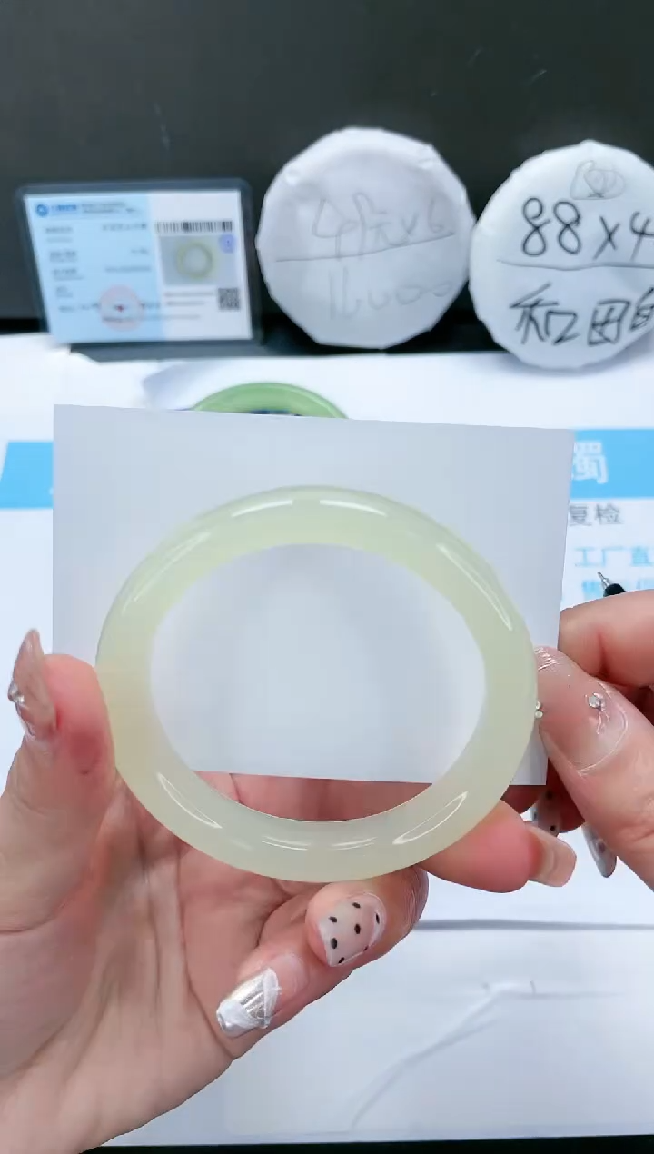 【闪购商品】石英质玉手镯未镶嵌240-56.8