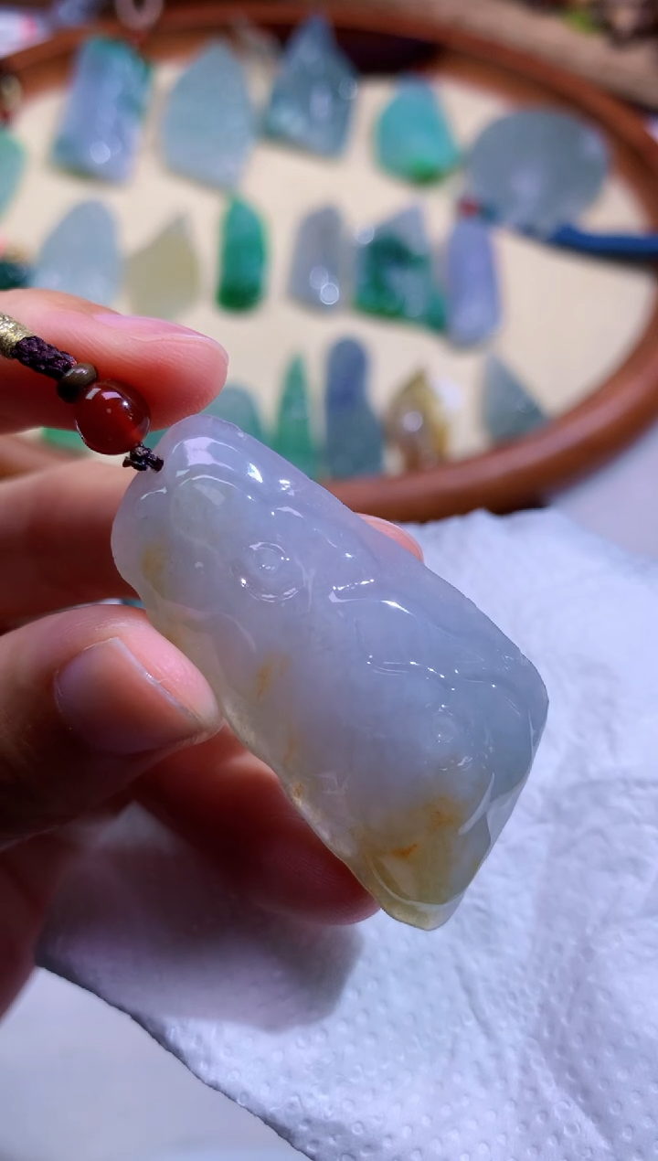 颈饰未镶嵌翡翠     