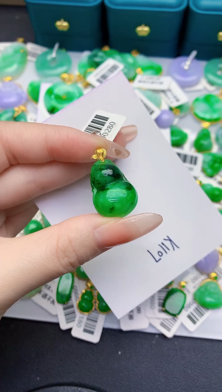 颈饰18K金镶嵌翡翠缅甸天然翡翠A货