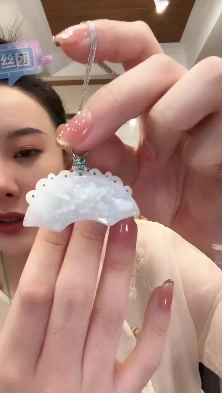 翡翠未镶嵌颈饰国风