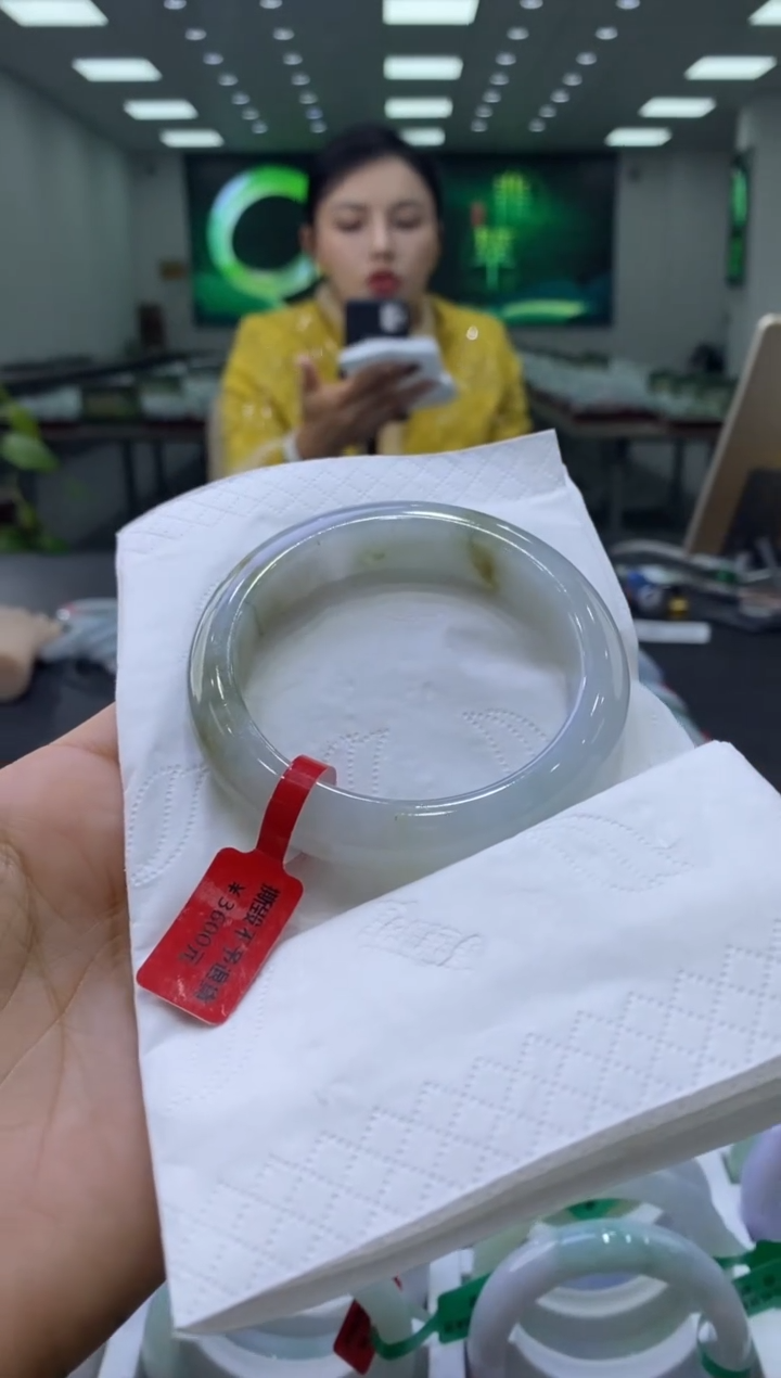 未镶嵌手镯翡翠微**笑00005331