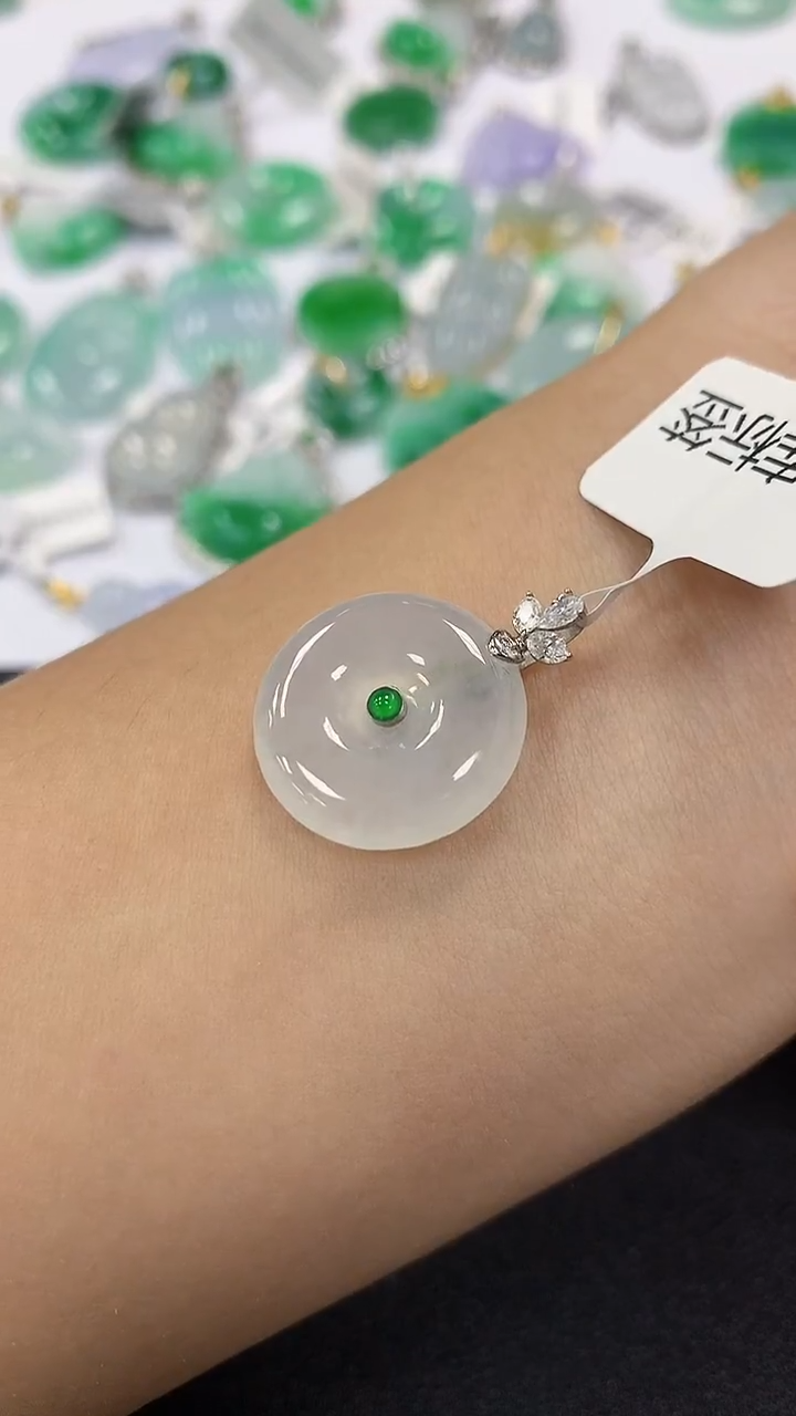 颈饰18K金镶嵌翡翠a货假一赔三支持复检百元上9元证书费自理