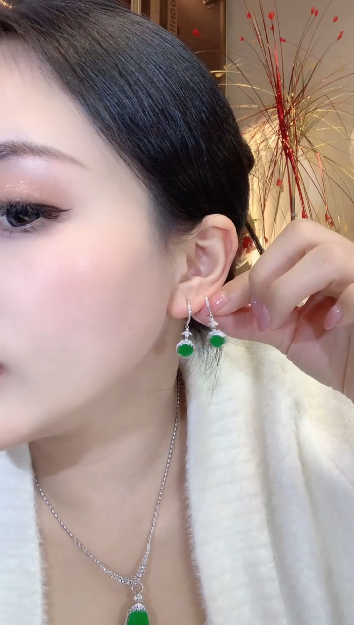 【闪购商品】翡翠耳饰18K金镶嵌A22一对