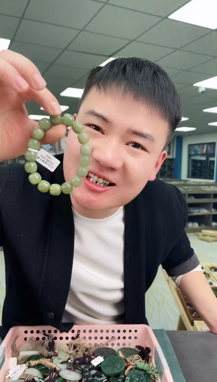 未镶嵌和田玉挂件b54多样性发其一