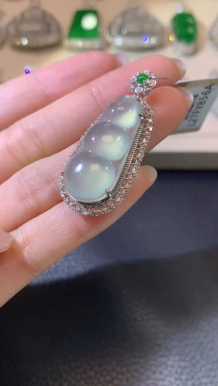 【闪购商品】翡翠吊坠(不含链)18K金镶嵌C11