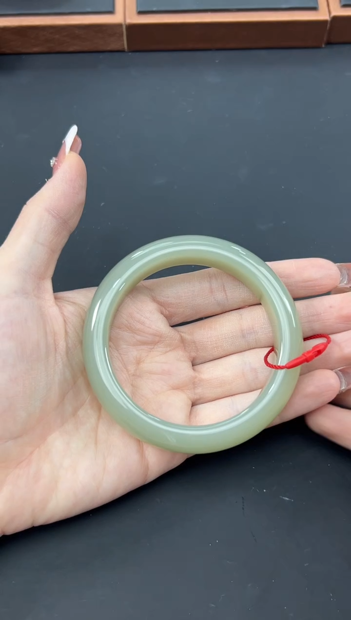 【闪购商品】和田玉手镯未镶嵌且末微色差近矿58+手镯