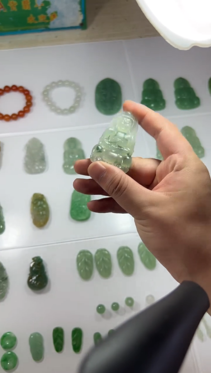 定制翡翠未镶嵌观音