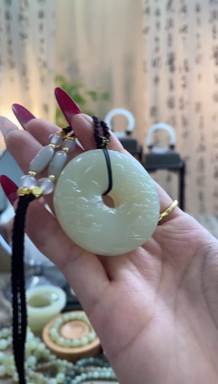 青海料平安扣圆山水牌，带中国结编绳