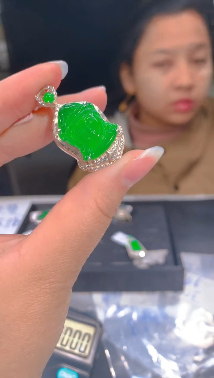 【闪购商品】定制翡翠未镶嵌97定制翡翠，多样性发货（发其一）