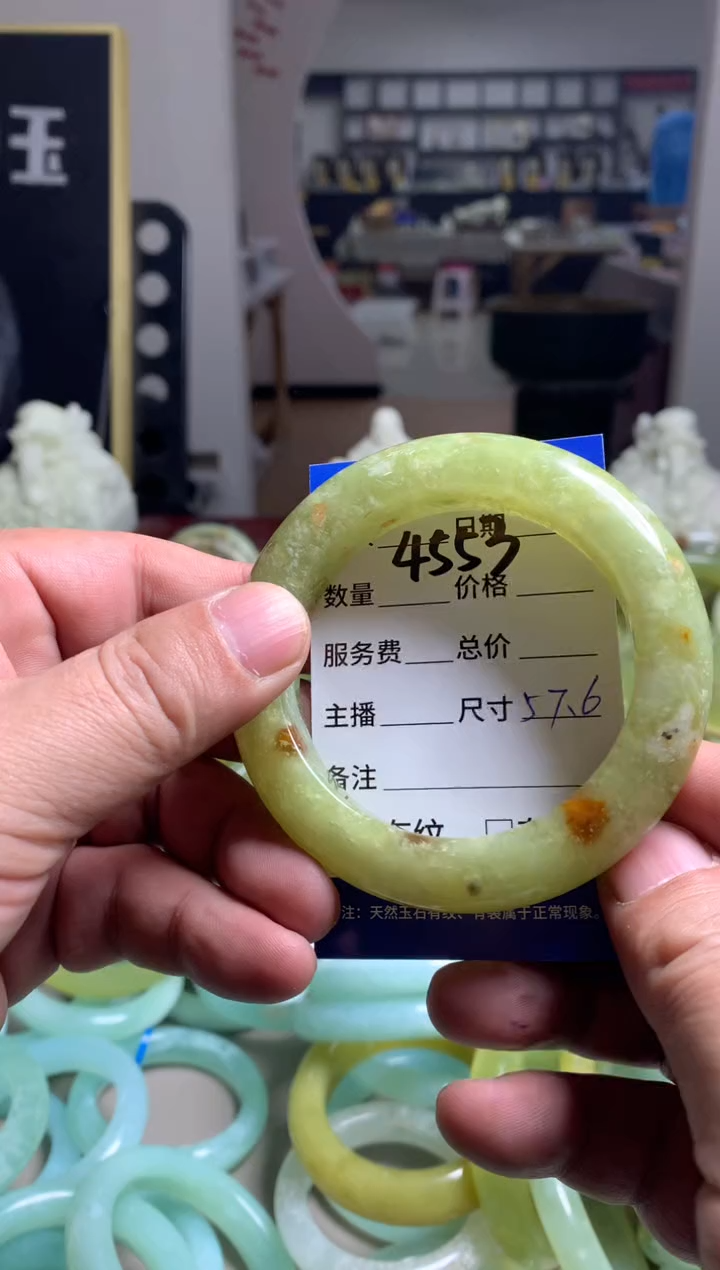 【闪购商品】蛇纹石玉手镯未镶嵌4553