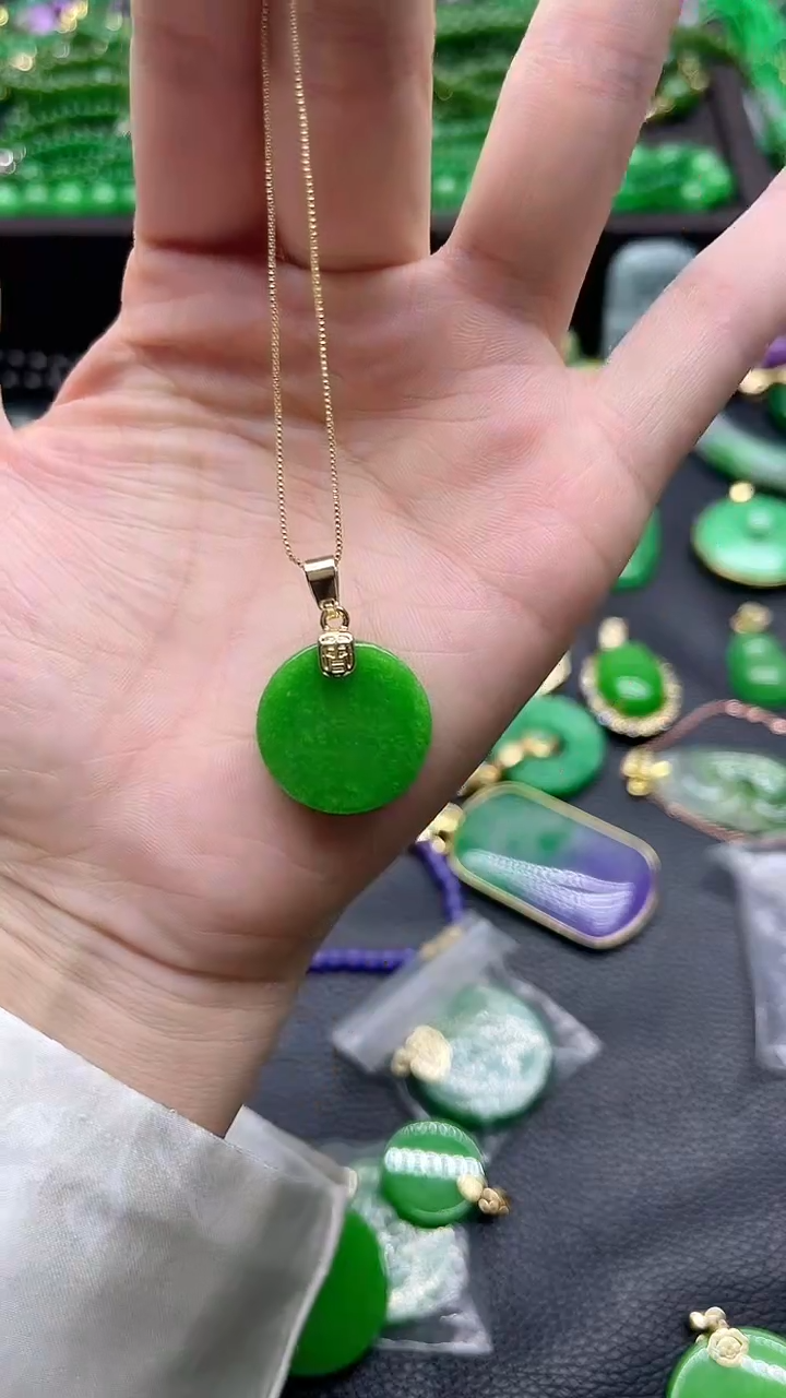 翡翠14K金镶嵌颈饰小圆牌裸