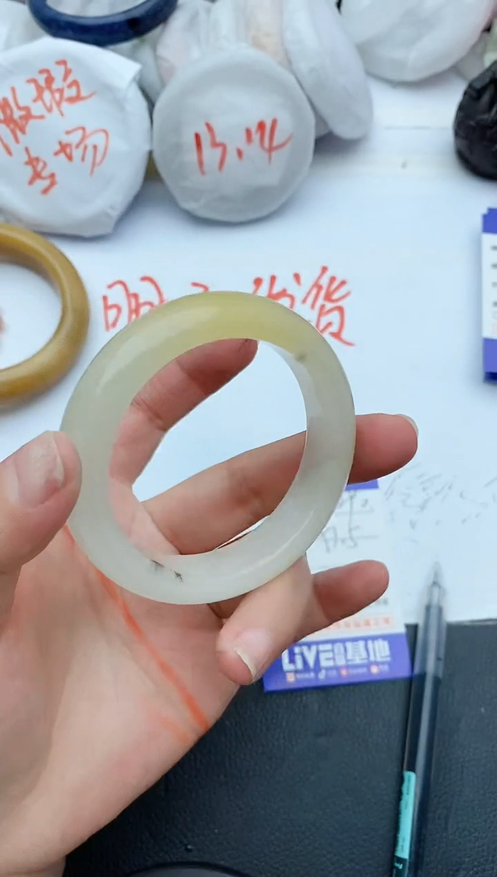 【闪购商品】石英质玉手镯未镶嵌D290+51.5