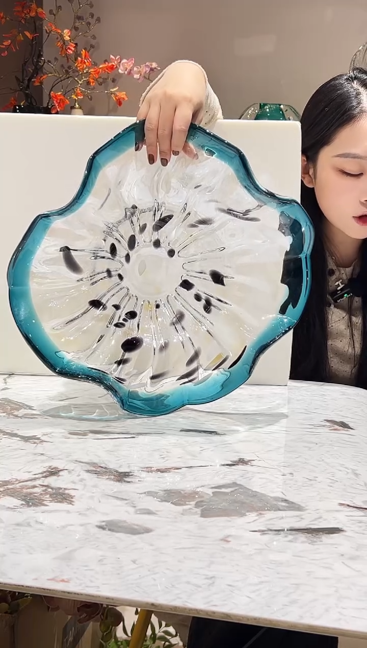 蓝色荷叶琉璃小果盘