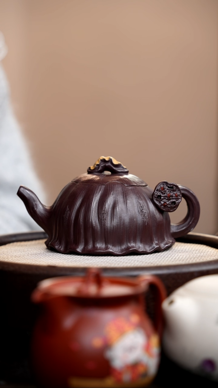茶壶紫砂老紫泥荷叶壶底莲子